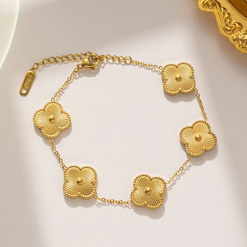 Clover Medallion Chain Bracelet
