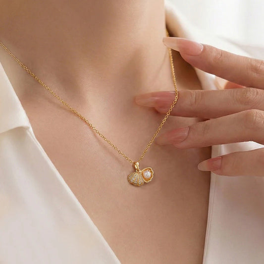 Pearl Seashell Pendant Necklace